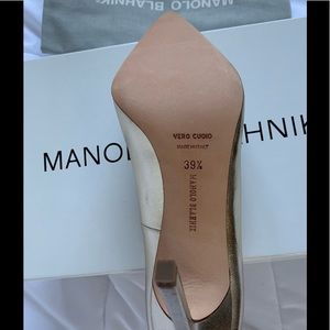 Manolo Blahnik 105 mm gold leather pumps brand new never worn. Box and bags too
